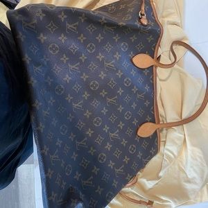 Louis Vuitton Neverfull mm Monogram Canvas Tote Bag